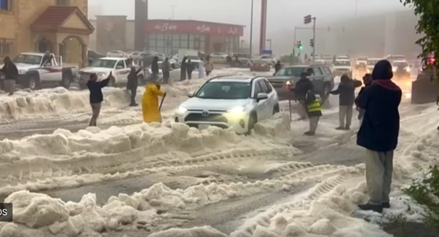 Vid O Dimportantes Chutes De Neige Et De Gr Le Paralysent La