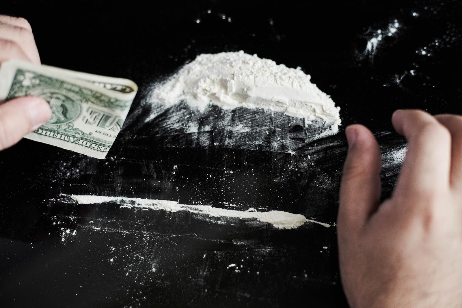 Qu'est-ce que la nouvelle cocaïne ou 3-MMC, cette drogue qui casse autant  les prix que la santé ?