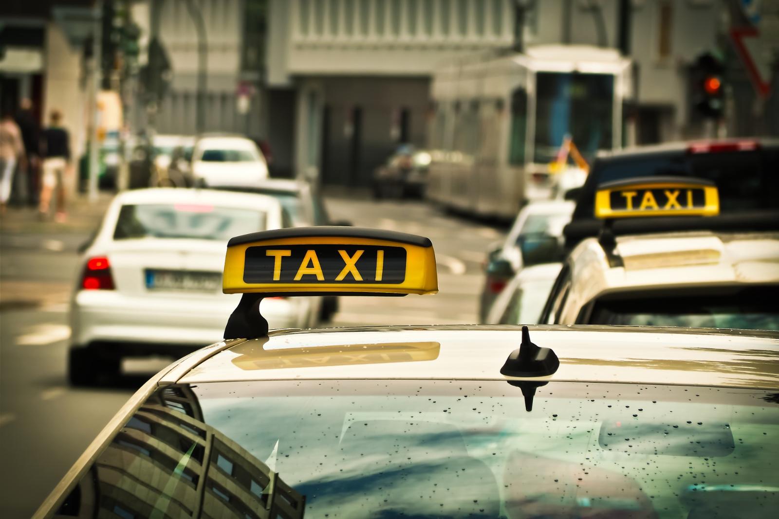 Après Un Vol Annulé Le Chauffeur De Taxi Offre Gratuitement Un Trajet