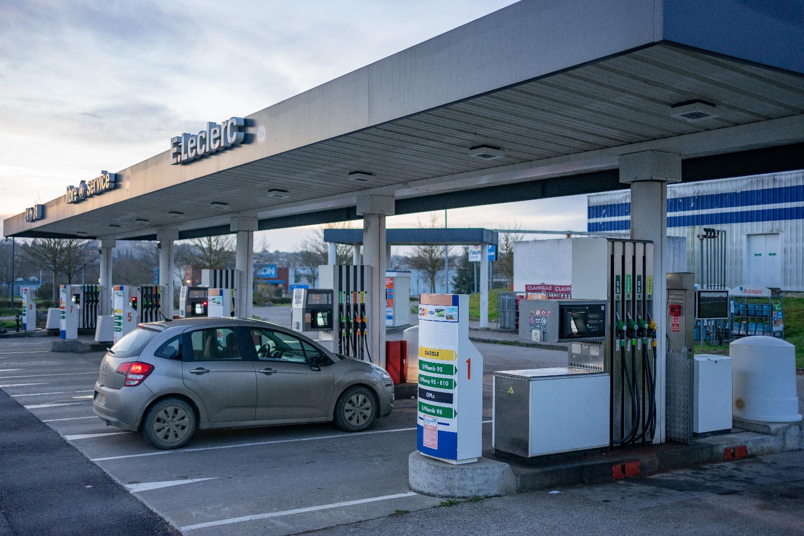 Des dizaines de stations-service vendent le litre de diesel moins