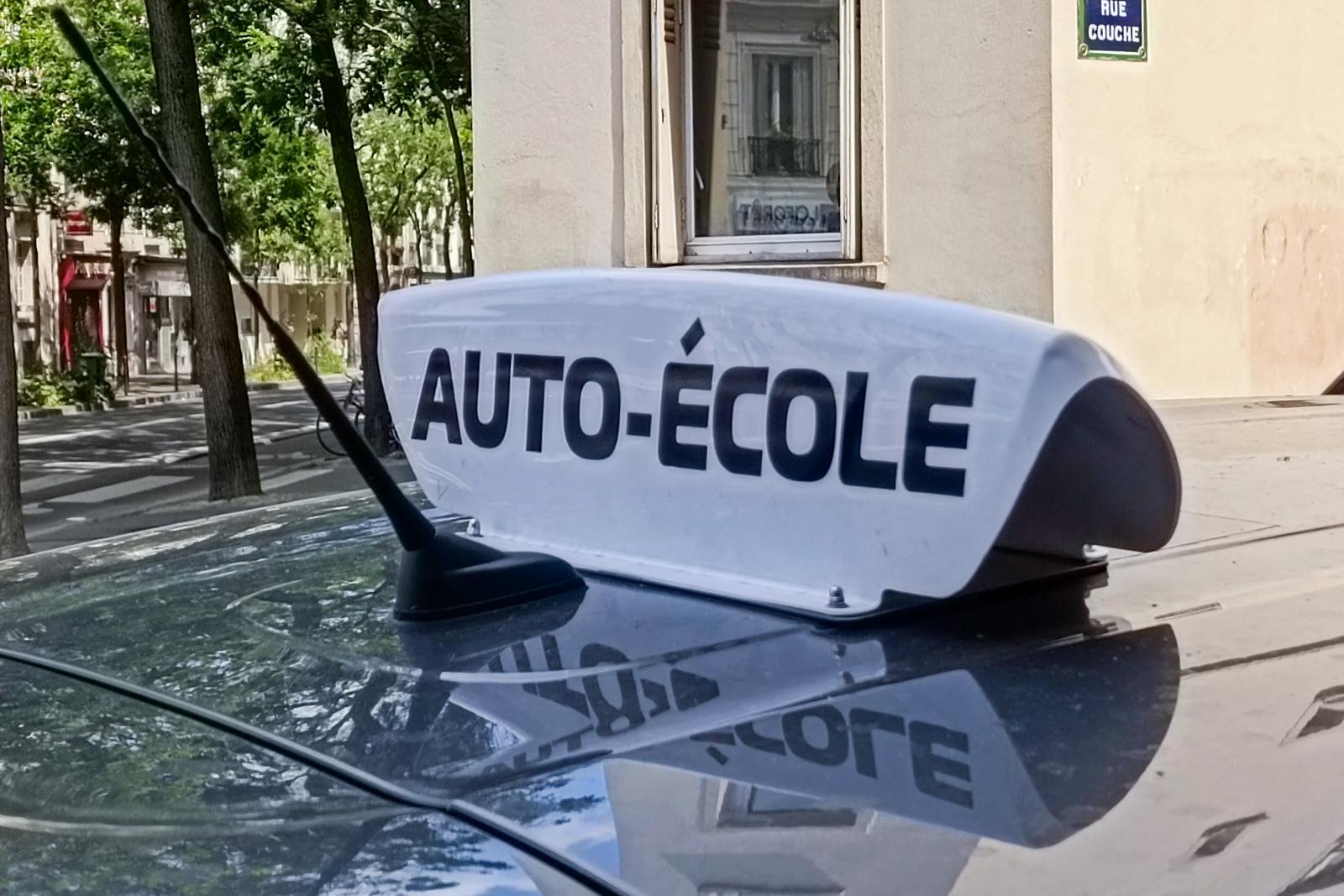 L’auto-école ferme et abandonne ses élèves sur la route : 