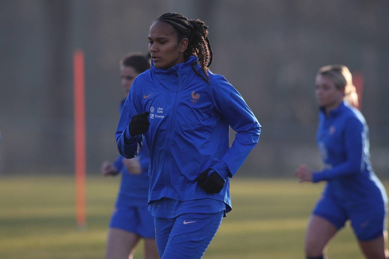 Équipe de France féminine. Corinne Diacre partie, Wendie Renard ouvre la  porte à un retour