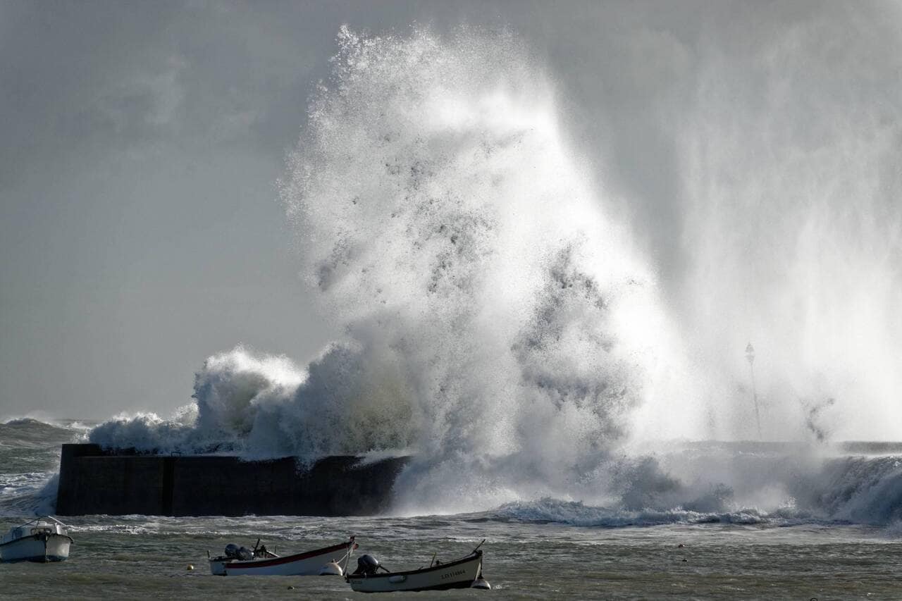 Météo. Tempête Ciaran: Finistère, Côtes-d'Armor et Manche en vigilance  rouge jeudi