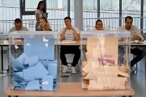Élections en Serbie : le parti au pouvoir gagne Belgrade, six mois après des plaintes pour fraudes