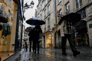 Pourquoi le temps « pourri » que connaît la France est un symptôme du réchauffement climatique