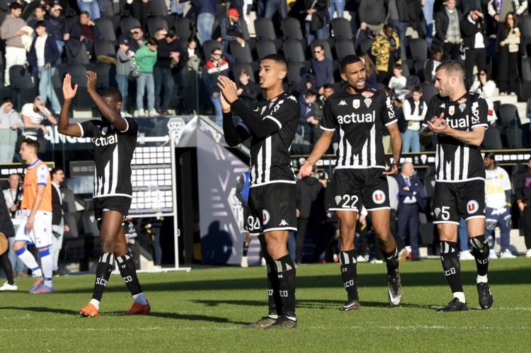 Angers Sco. « On n'arrive pas à penser pareil » : défensivement, l'insoluble équation